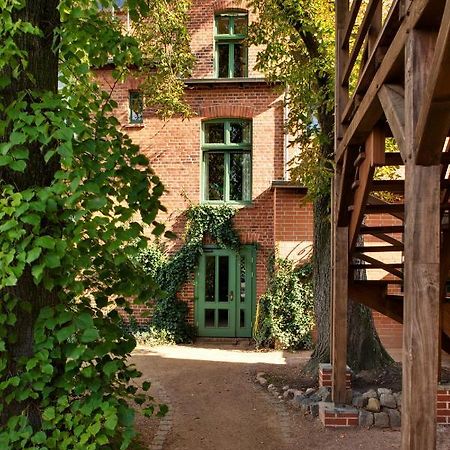 Gasthaus Und Pension "Zum Hauenden Schwein" Woerlitz Exterior foto