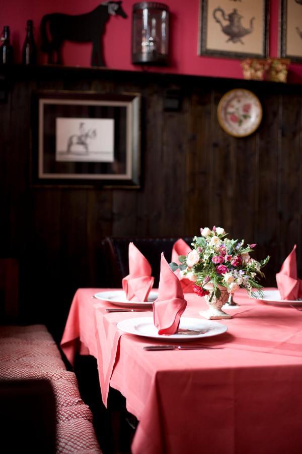 Gasthaus Und Pension "Zum Hauenden Schwein" Woerlitz Exterior foto