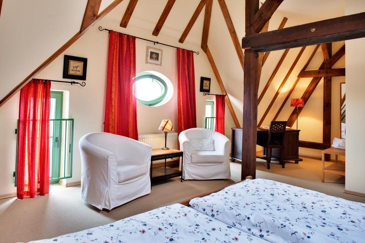 Gasthaus Und Pension "Zum Hauenden Schwein" Woerlitz Quarto foto